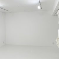真白の壁が美しいスタジオ